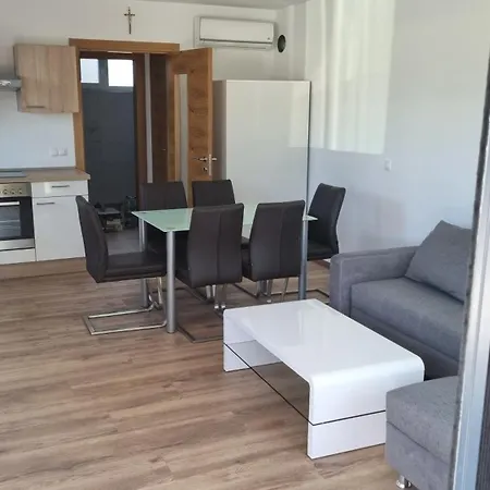 Mara Apartment *